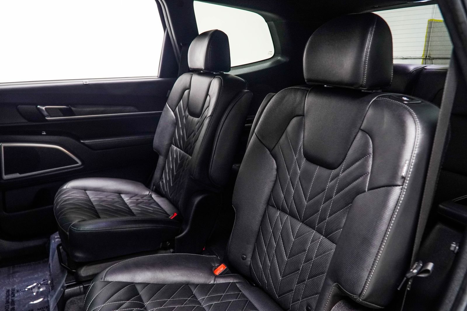Used 2025 Black Kia EX X-Line image 42