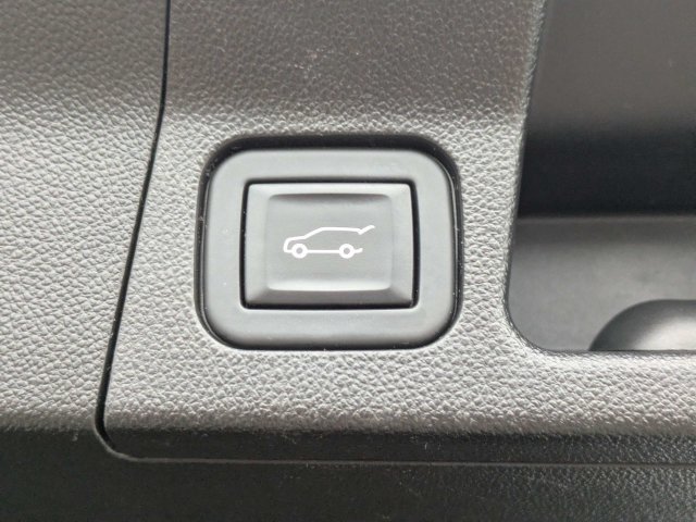 Used 2021 Black GMC SLT image 13