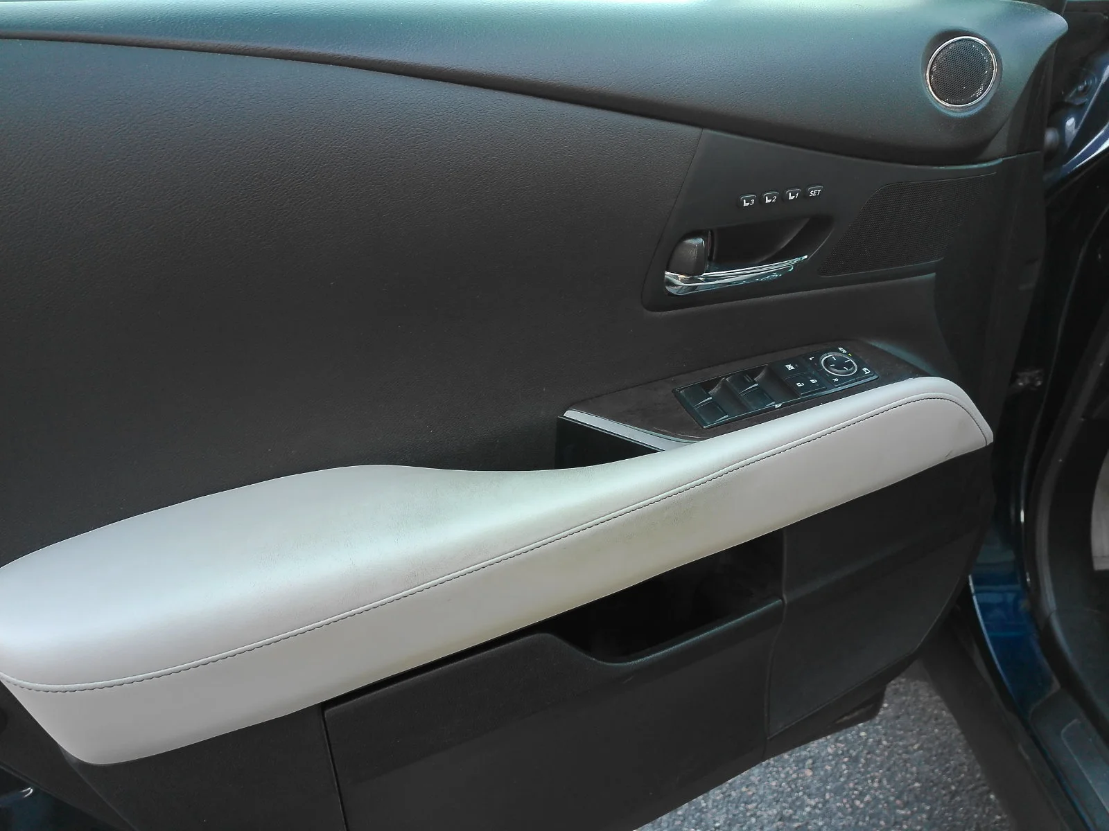 Used 2015 Blue Lexus 350 image 23