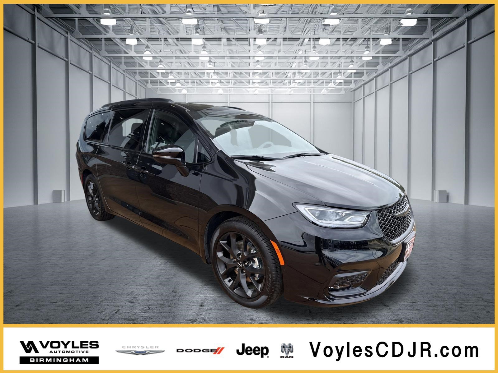 2026 Chrysler Pacifica Limited's photo