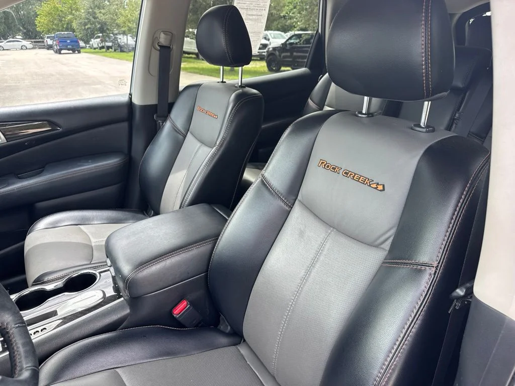 Used 2020 Brilliant Silver Metallic Nissan SL image 10