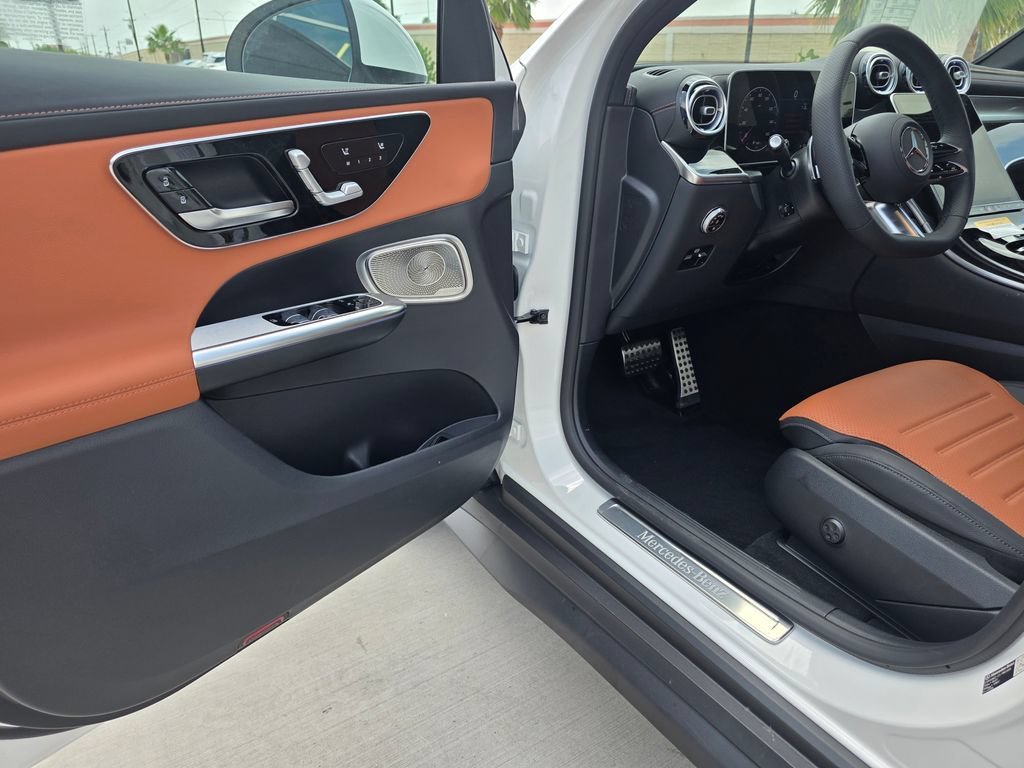 New 2026 Polar White Mercedes-Benz GLC 300 image 38