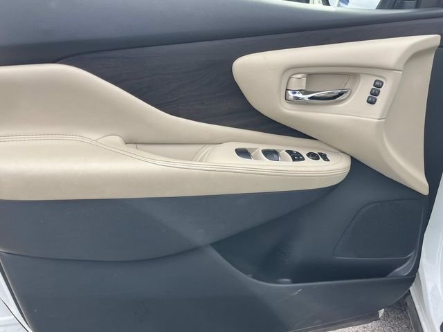 Used 2023  Nissan Platinum image 27