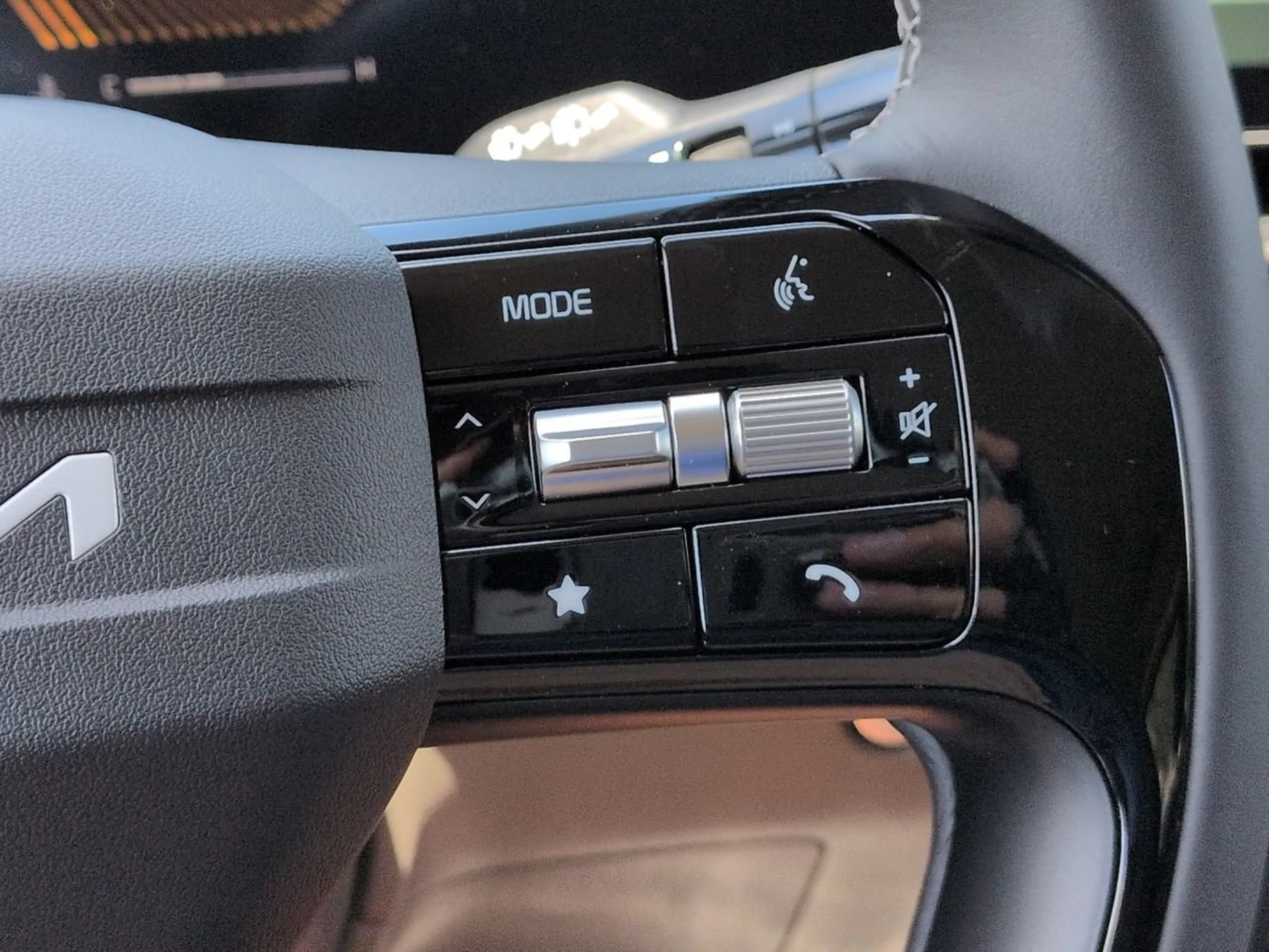 New 2027 Ceramic Silver Kia LXS image 30