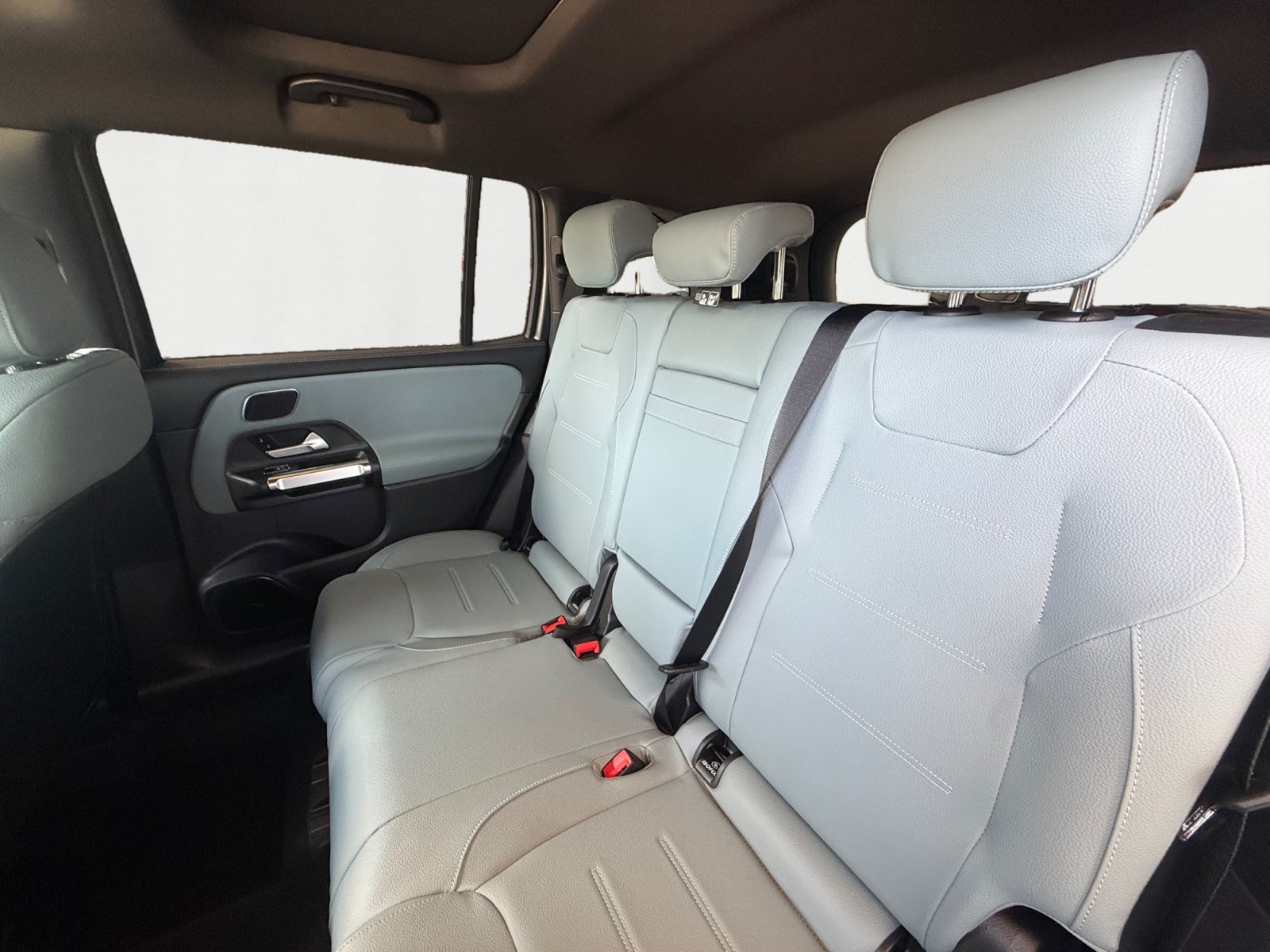 New 2026 Mountain Grey Metallic Mercedes-Benz GLB 250 image 38