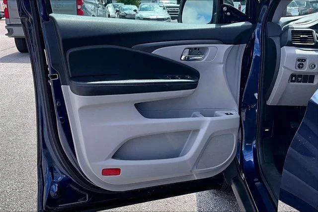 Used 2017  Honda RTL-T image 17