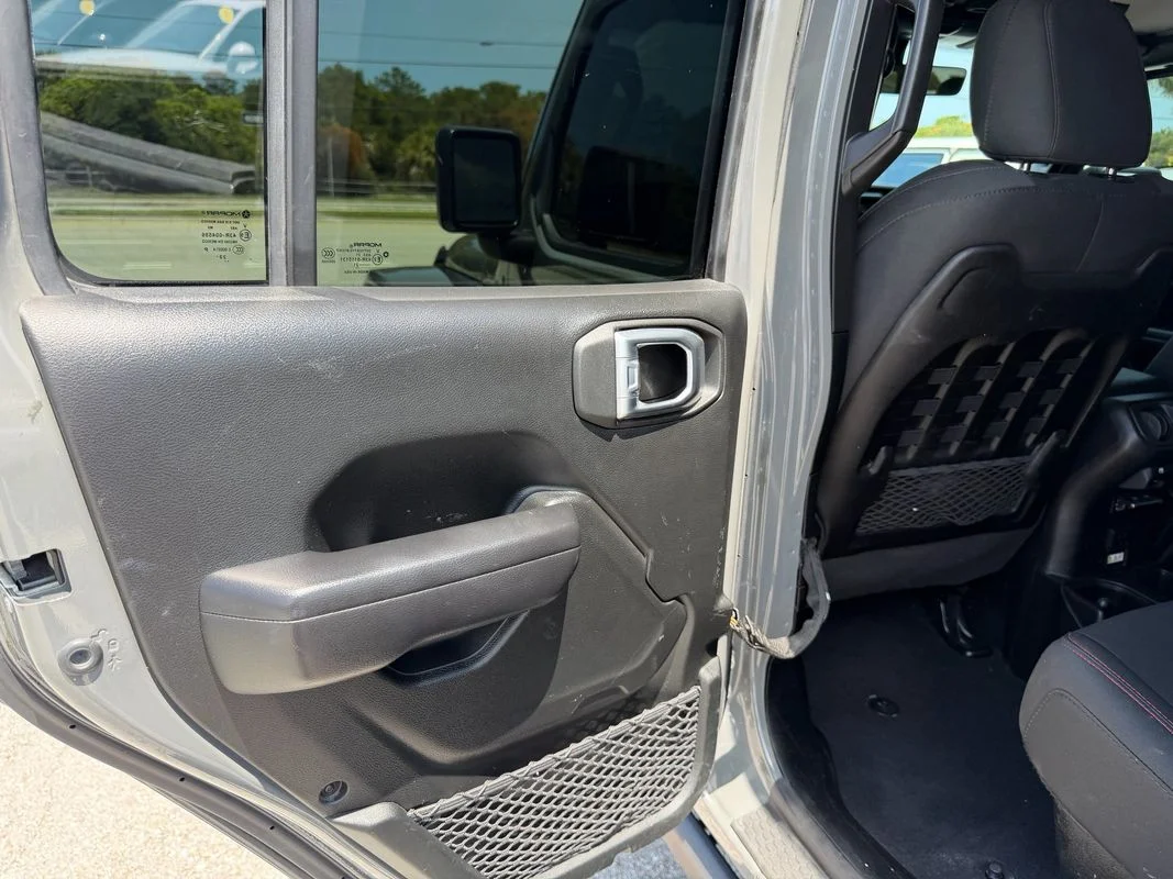 Used 2021  Jeep Rubicon 4x4 image 16