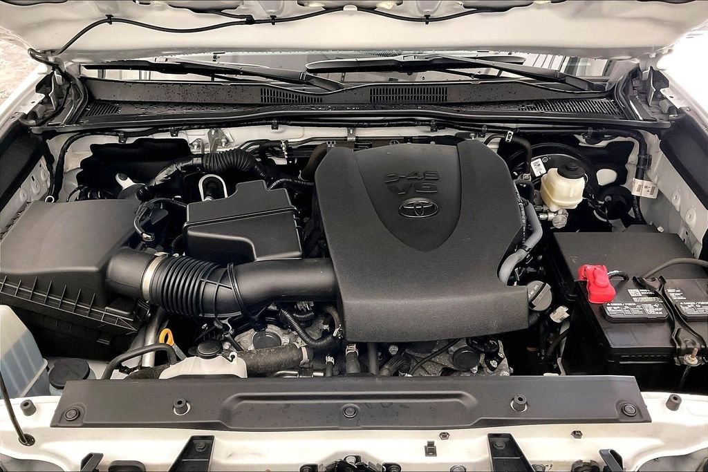 Used 2023 White Toyota SR5 image 14