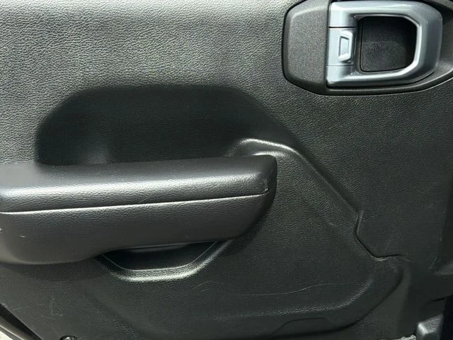 Used 2020 Black Jeep Mojave image 20