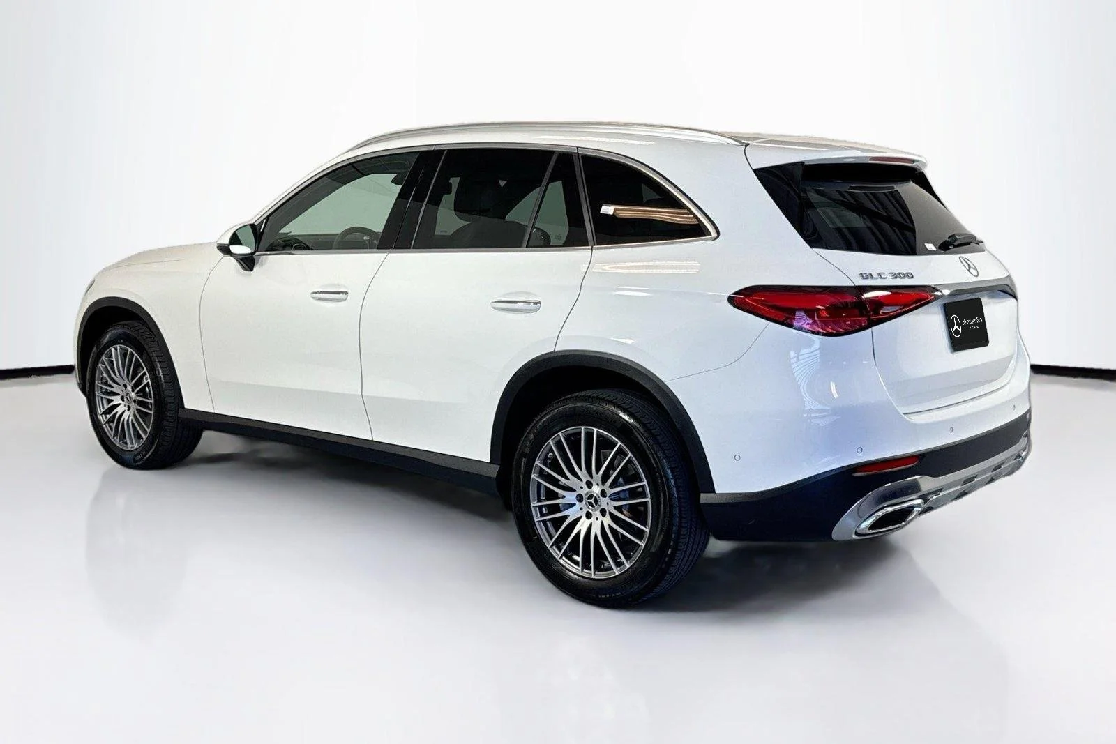 Used 2026 Polar White Mercedes-Benz GLC 300 image 7