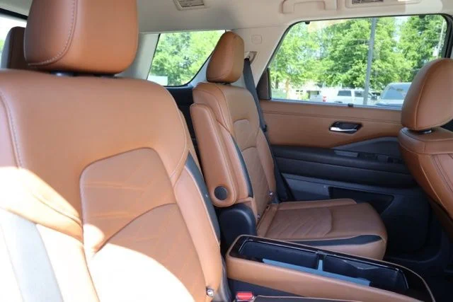 Used 2023 Gray Nissan Platinum image 38