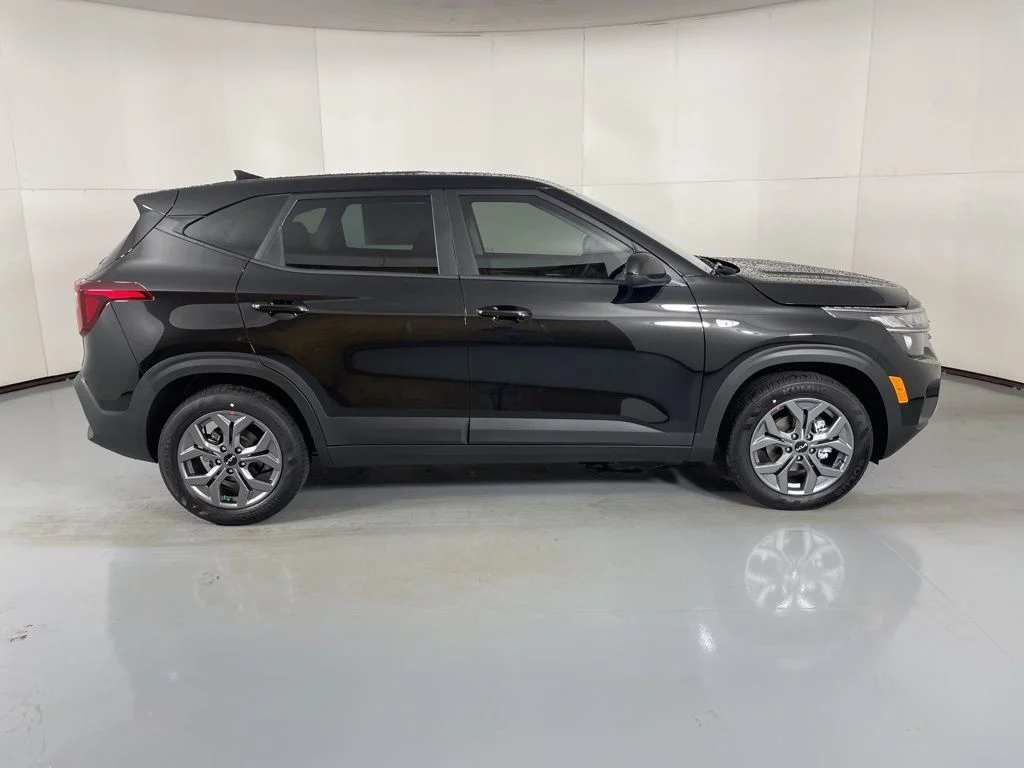 New 2026 Black Kia LX image 9