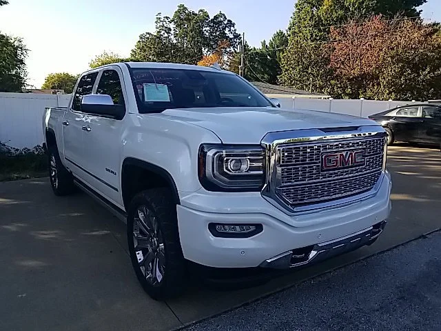 Used 2018 WHITE FROST TRICOAT GMC Denali image 5