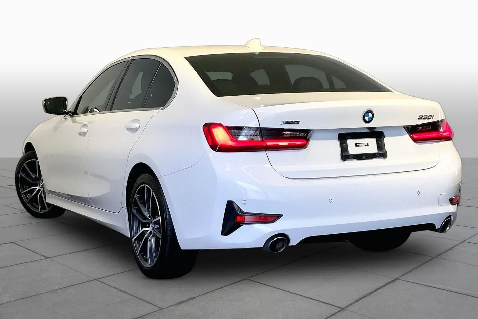 Used 2022 Alpine White BMW 330i xDrive image 12