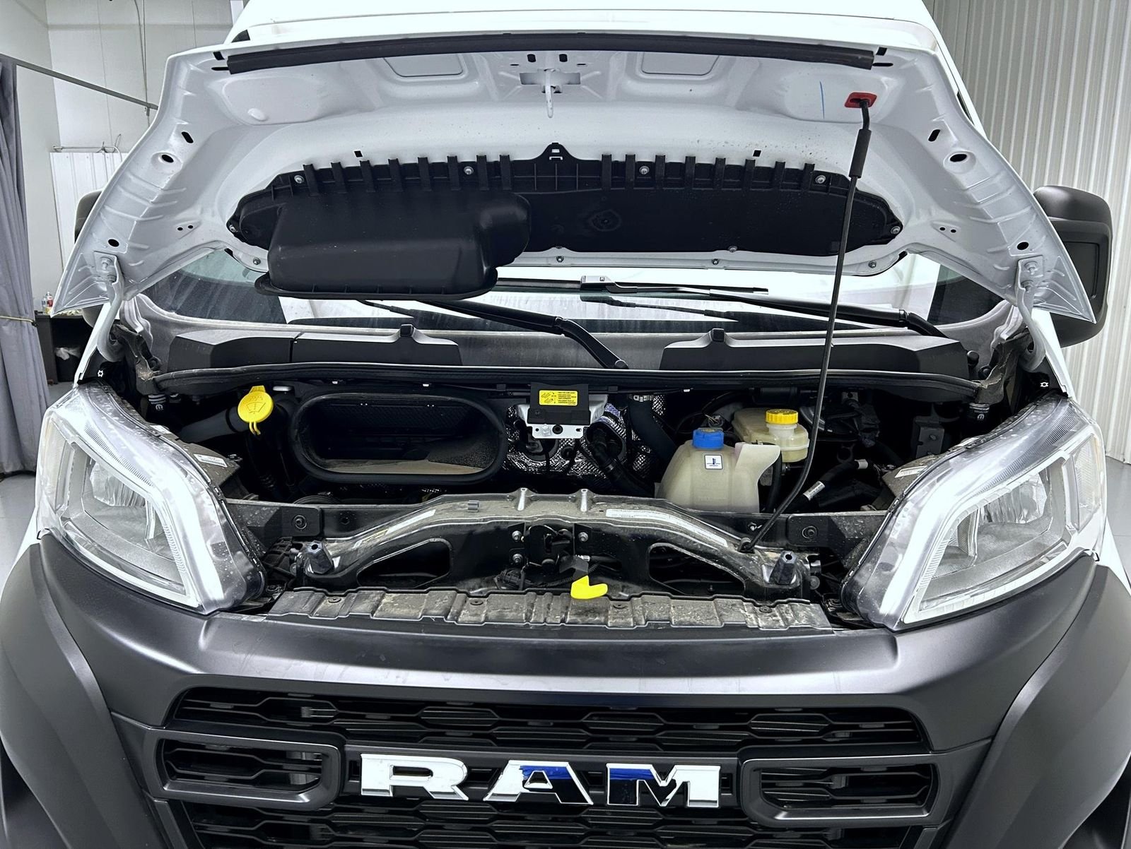 New 2026 Bright White Clear-Coat Exterior Paint RAM High Roof image 24