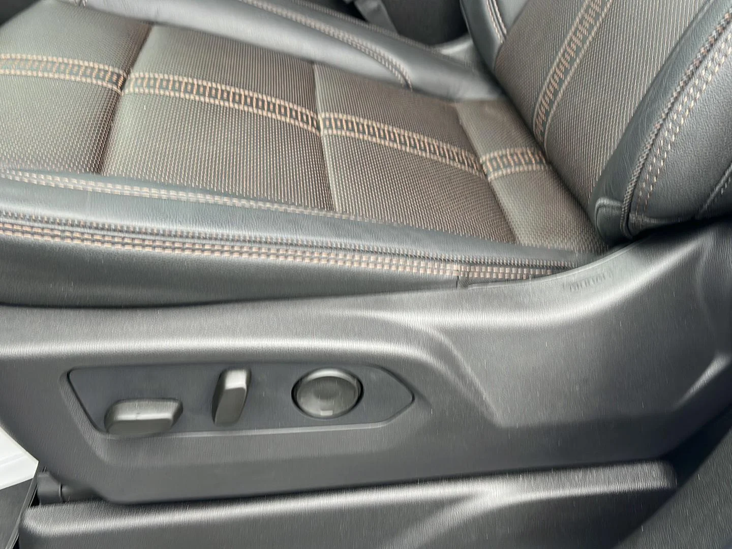 Used 2026 Polar White Tricoat Chevrolet High Country image 23