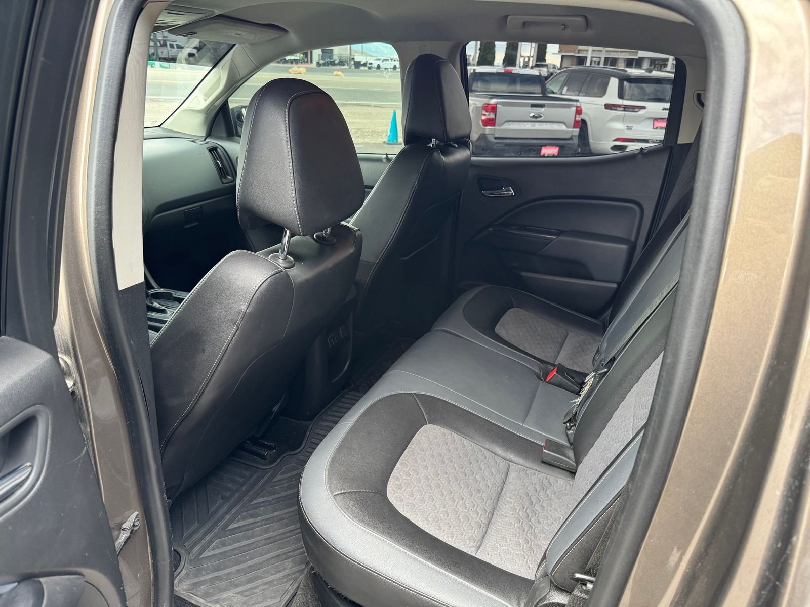 Used 2016 Brownstone Metallic Chevrolet Z71 image 13