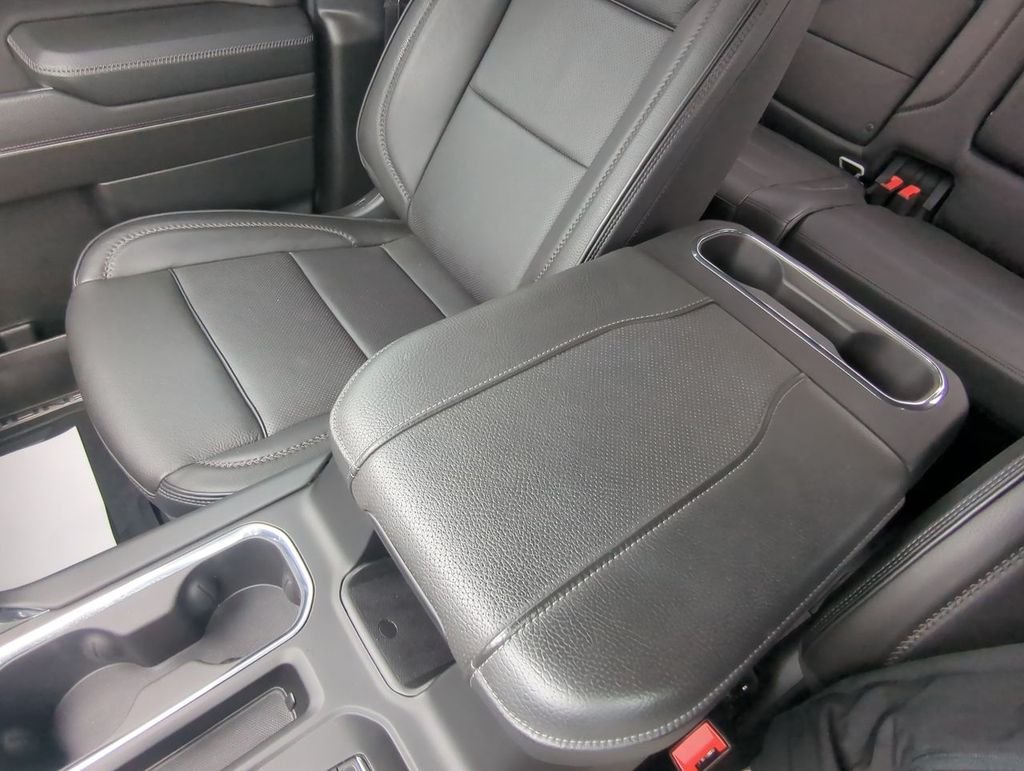 Used 2023 White GMC Denali image 22