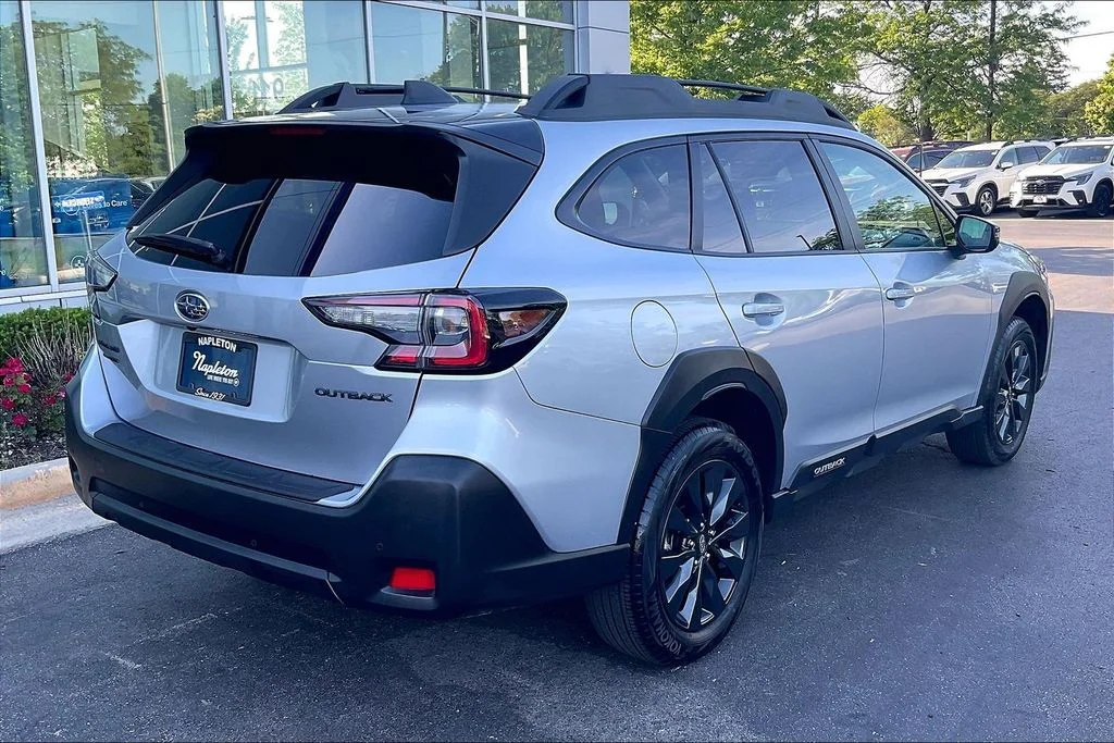 Used 2025 Silver Subaru Onyx Edition image 16