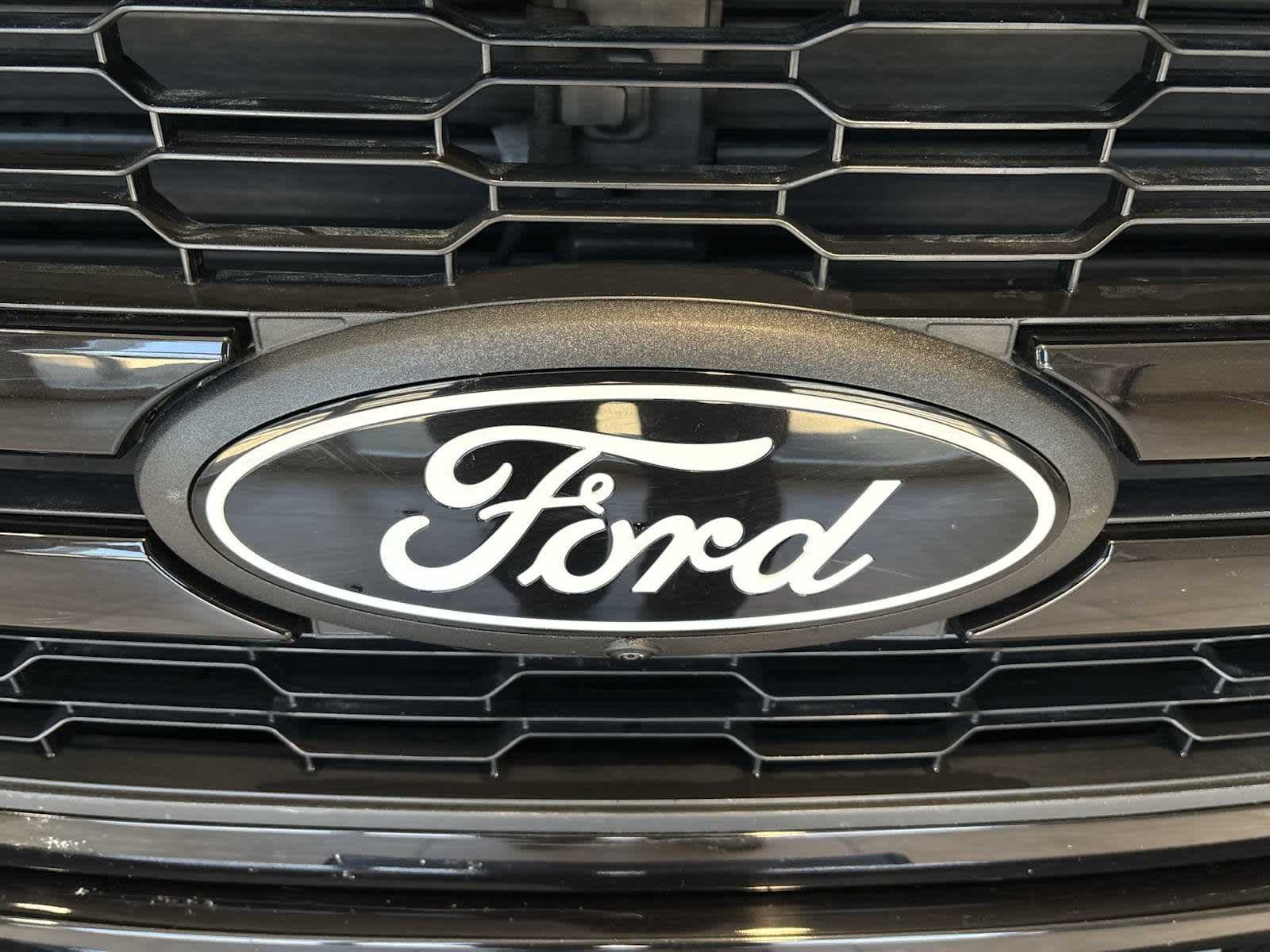 Used 2025 Agate Black Metallic Ford LARIAT image 31