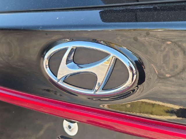 Used 2023 Black Hyundai SEL image 28