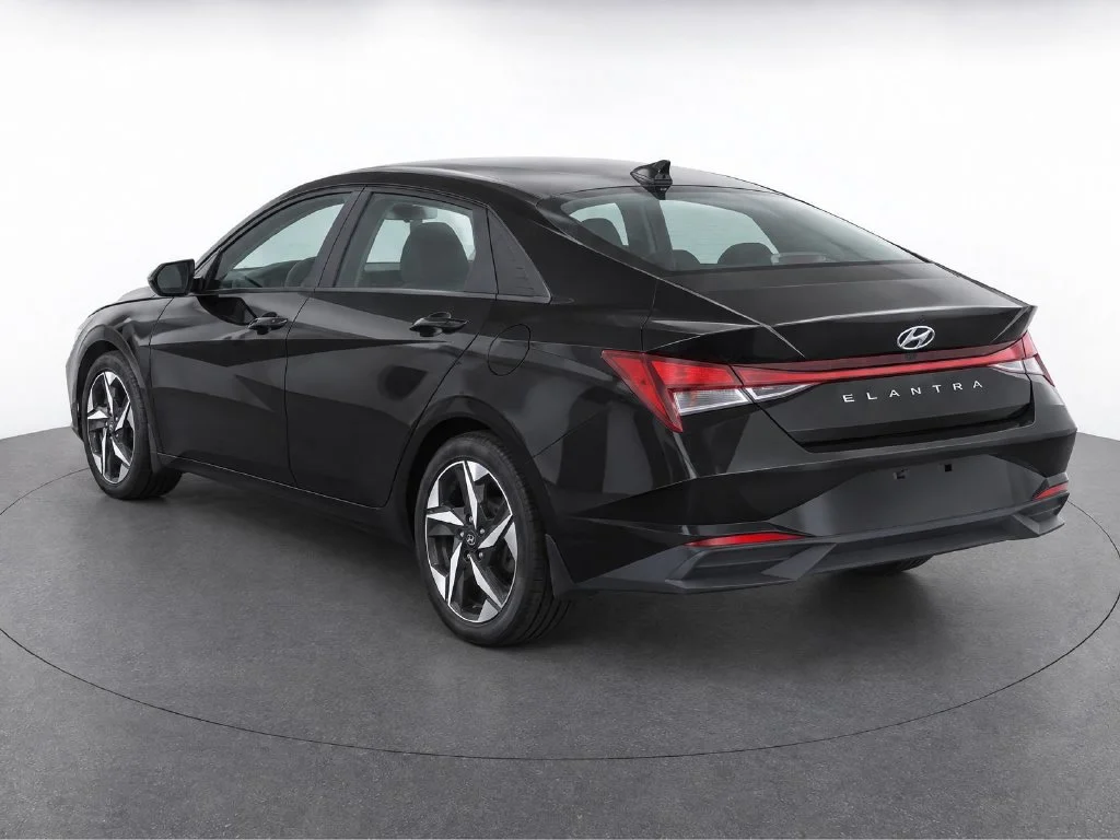 Used 2023 Black Hyundai SEL image 4