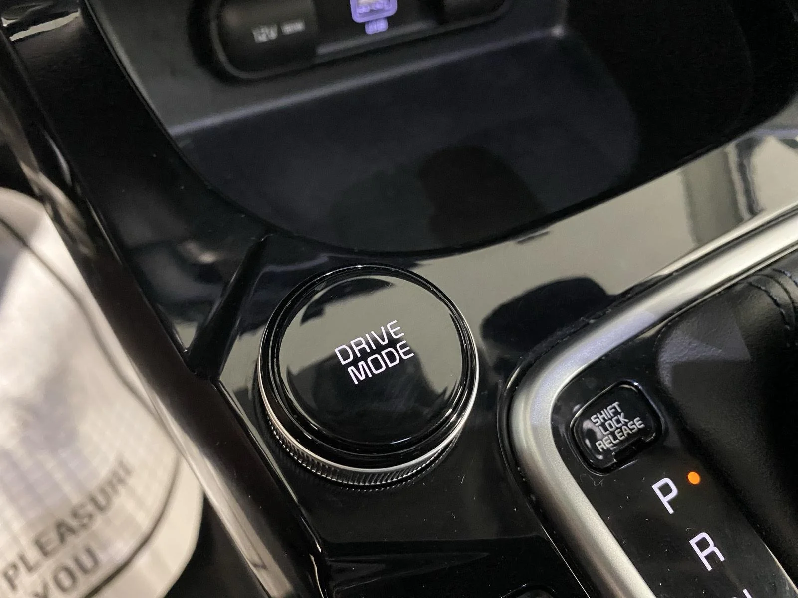 Used 2022 Clear White/Black Roof Kia S image 14