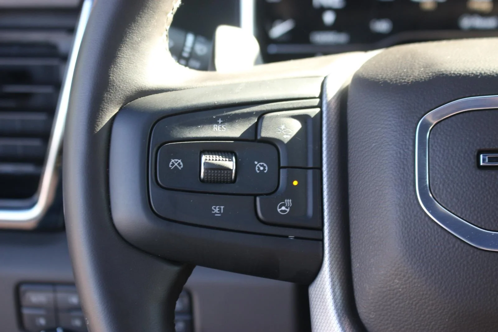 Used 2025 White Frost Tricoat GMC Denali image 21