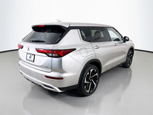 Used 2023 Alloy Silver Metallic Mitsubishi SE image 7