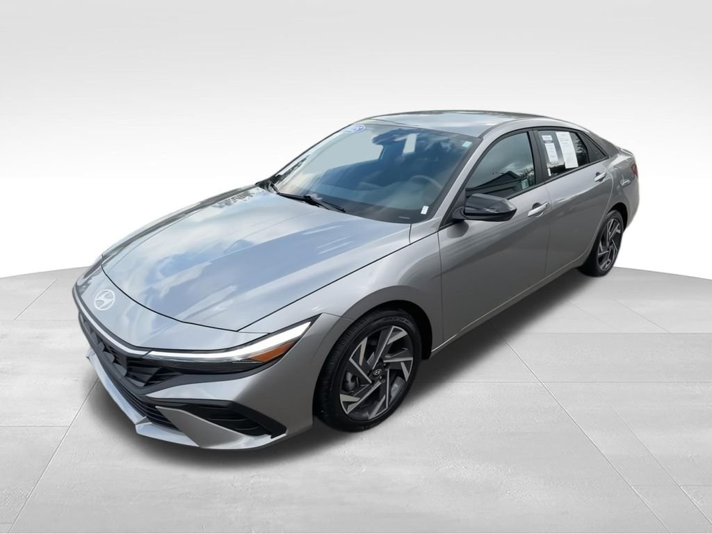 Used 2025 Silver Hyundai SEL Sport image 4