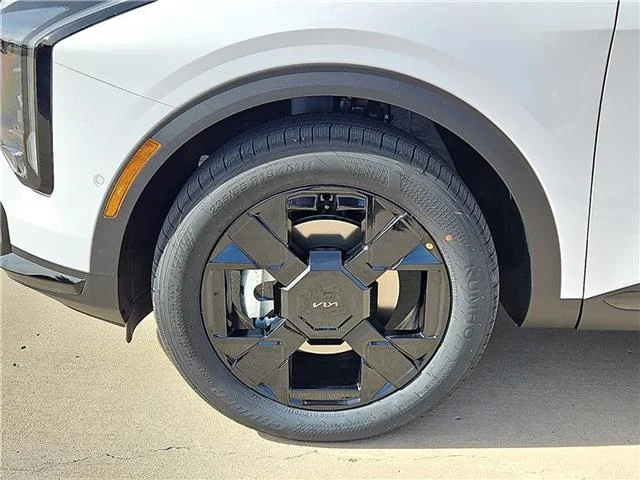 New 2026 Glacial White KIA X-Line All-Wheel Drive image 5