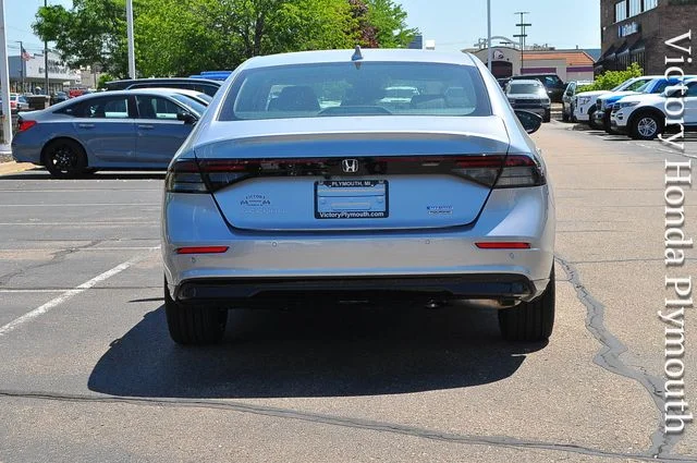 New 2026 Solar Silver Metallic Honda Touring image 4