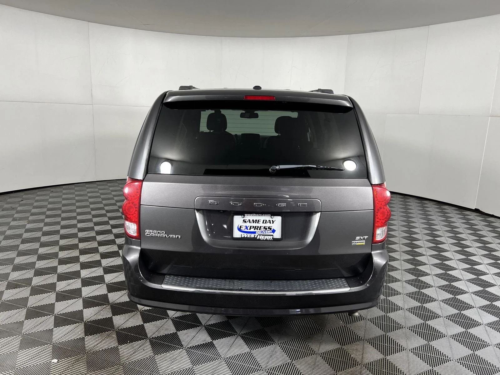 Used 2019 Granite Pearlcoat Dodge SXT image 9