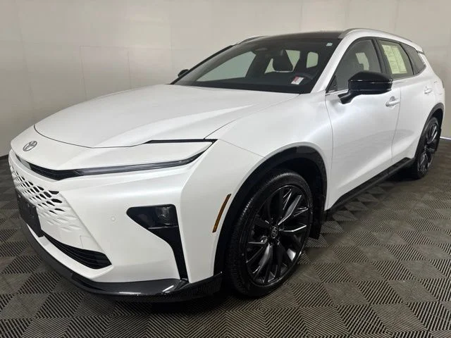 Certified Used 2025 Oxygen White Toyota Limited image 8