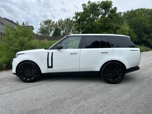Used 2023 Fuji White Land Rover SE image 10