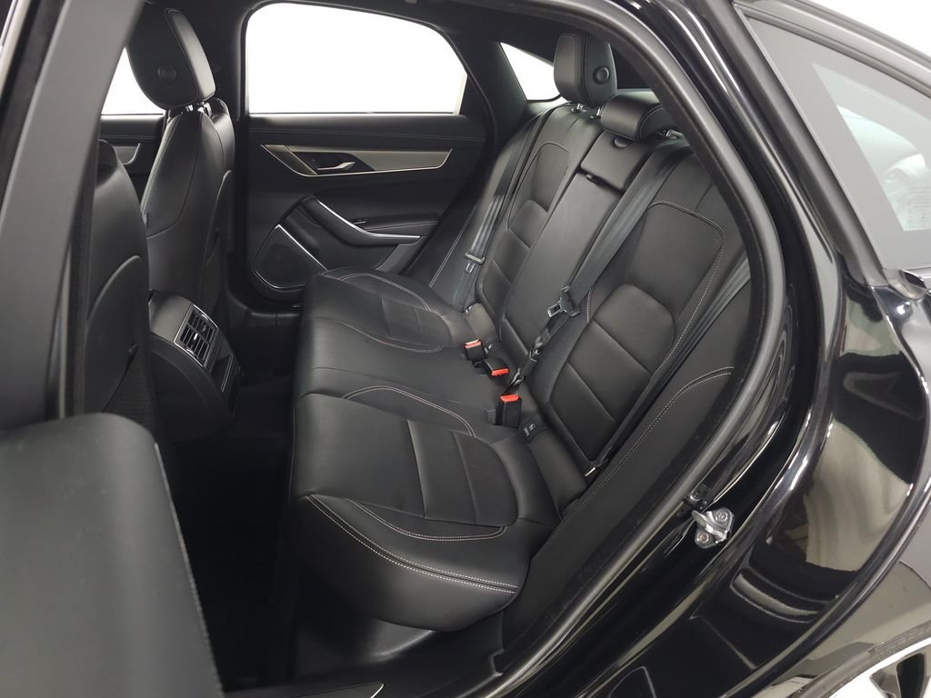 Used 2022  Jaguar R-Dynamic SE image 36