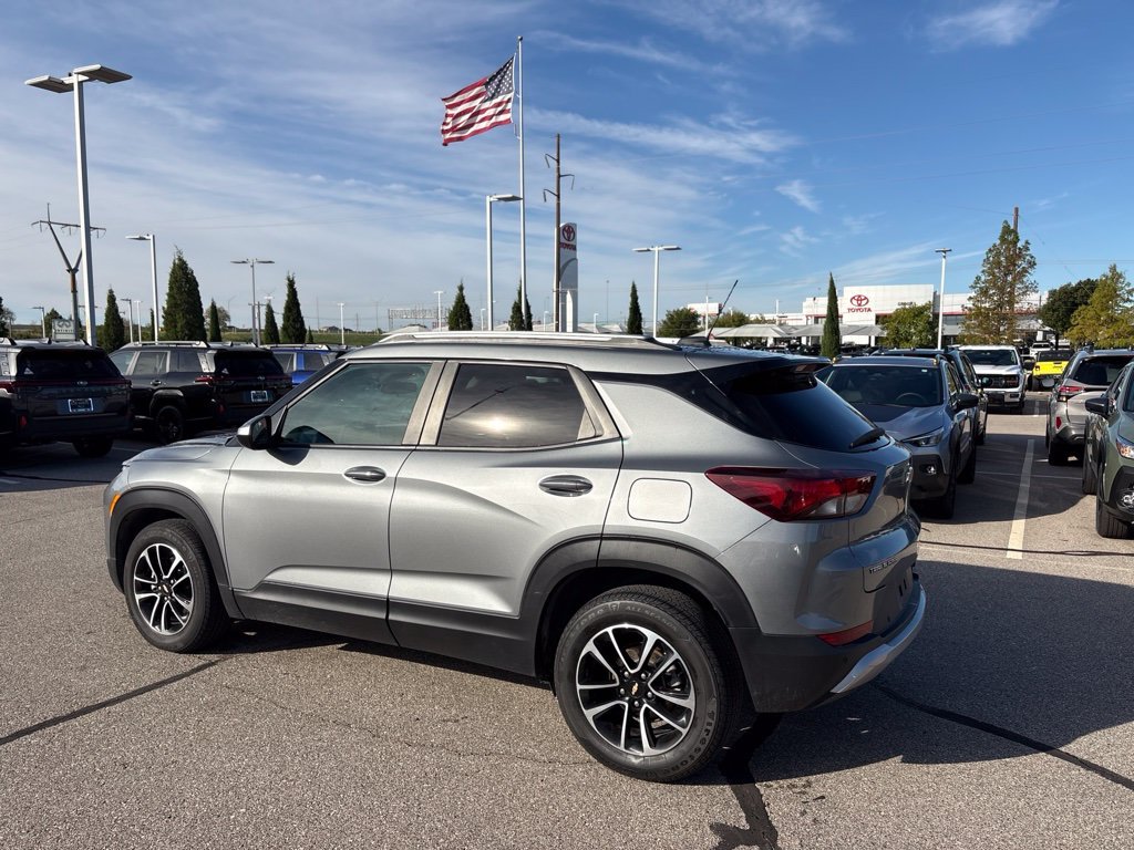 Used 2025 Gray Chevrolet LT image 6
