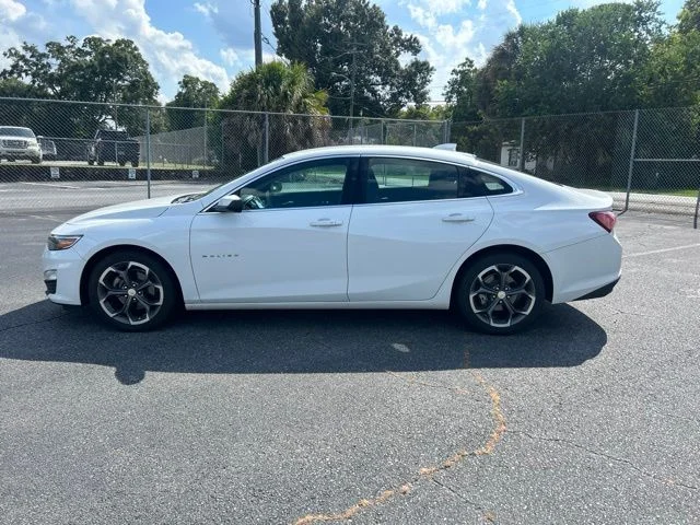 Used 2022 White Chevrolet LT image 2