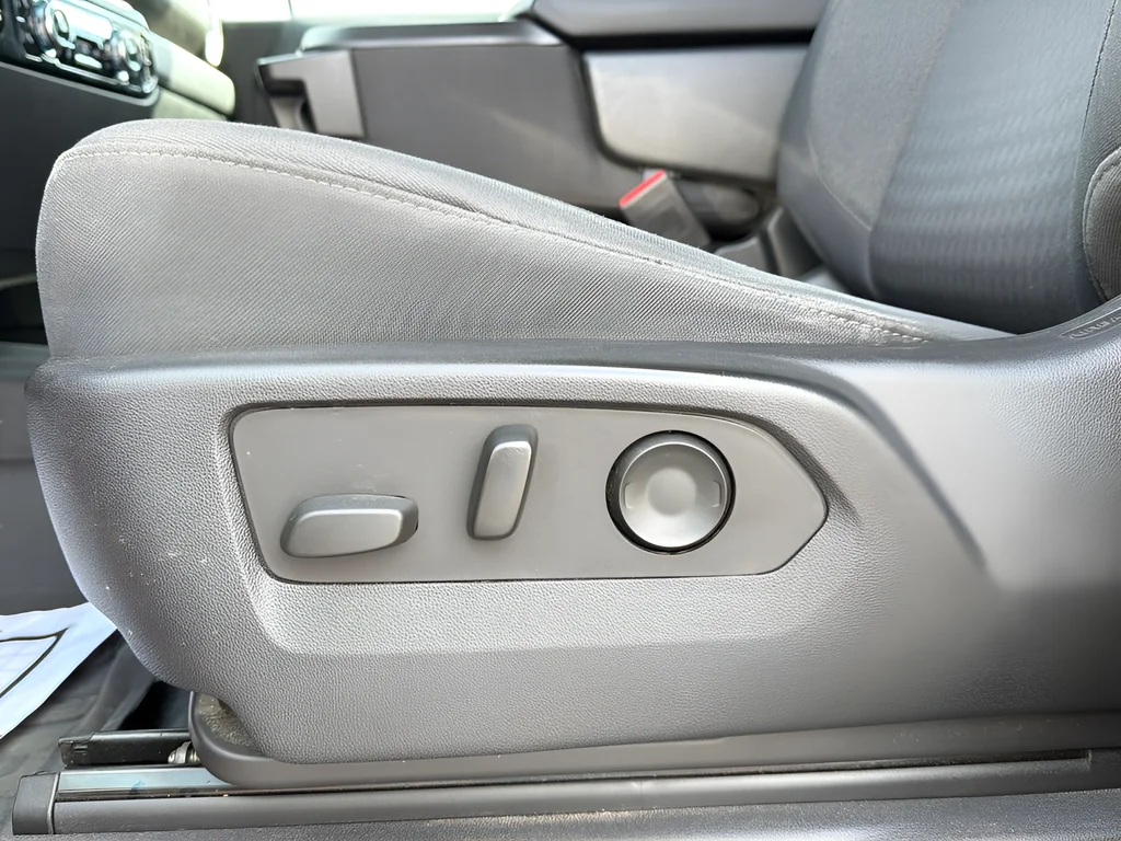 Used 2022 Red GMC Elevation image 29