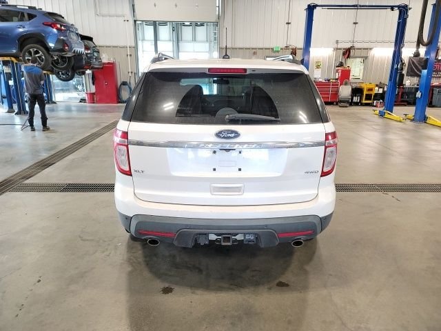 Used 2012 White Platinum Clearcoat Metallic Ford XLT image 6