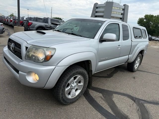Used 2011  Toyota Base image 6