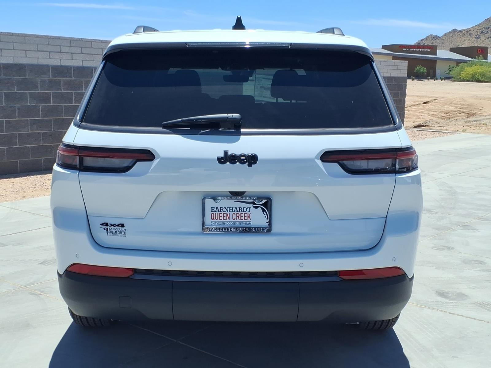 New 2026 Bright White Clear-Coat Exterior Paint Jeep Laredo Altitude image 5