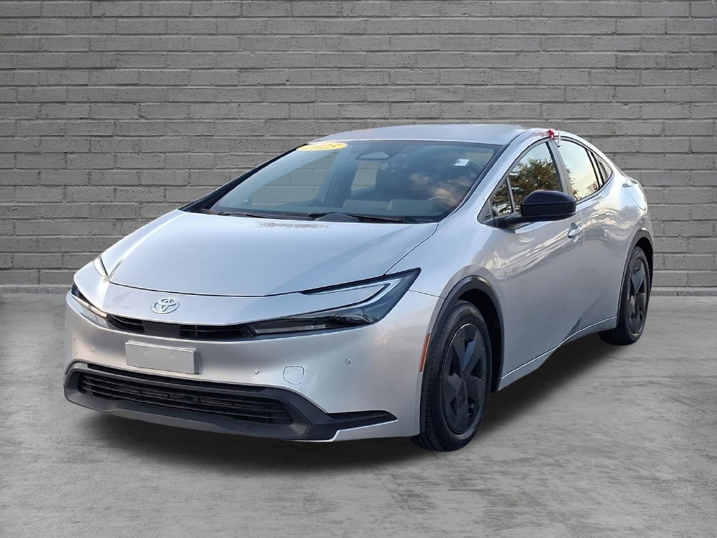 Used 2025  Toyota LE image 3