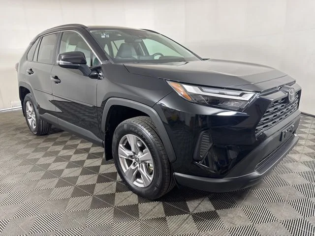 2023 Toyota RAV4 XLE FWD's photo