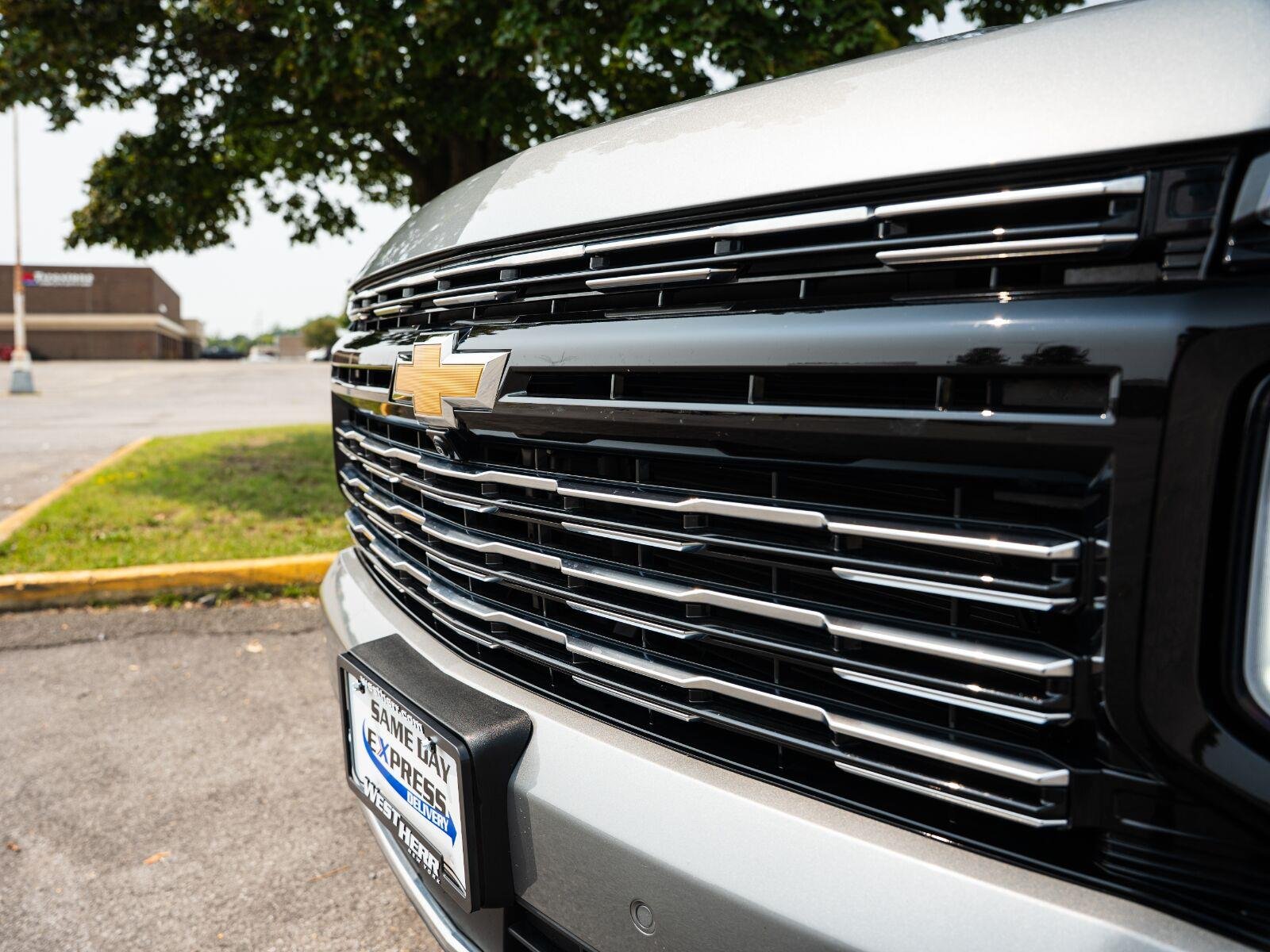 Used 2025 Sterling Gray Metallic Chevrolet High Country image 11