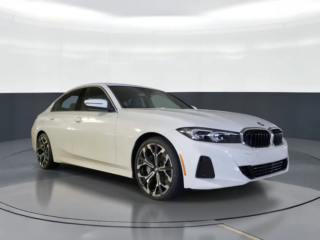 New 2026 Alpine White BMW 330i image 2
