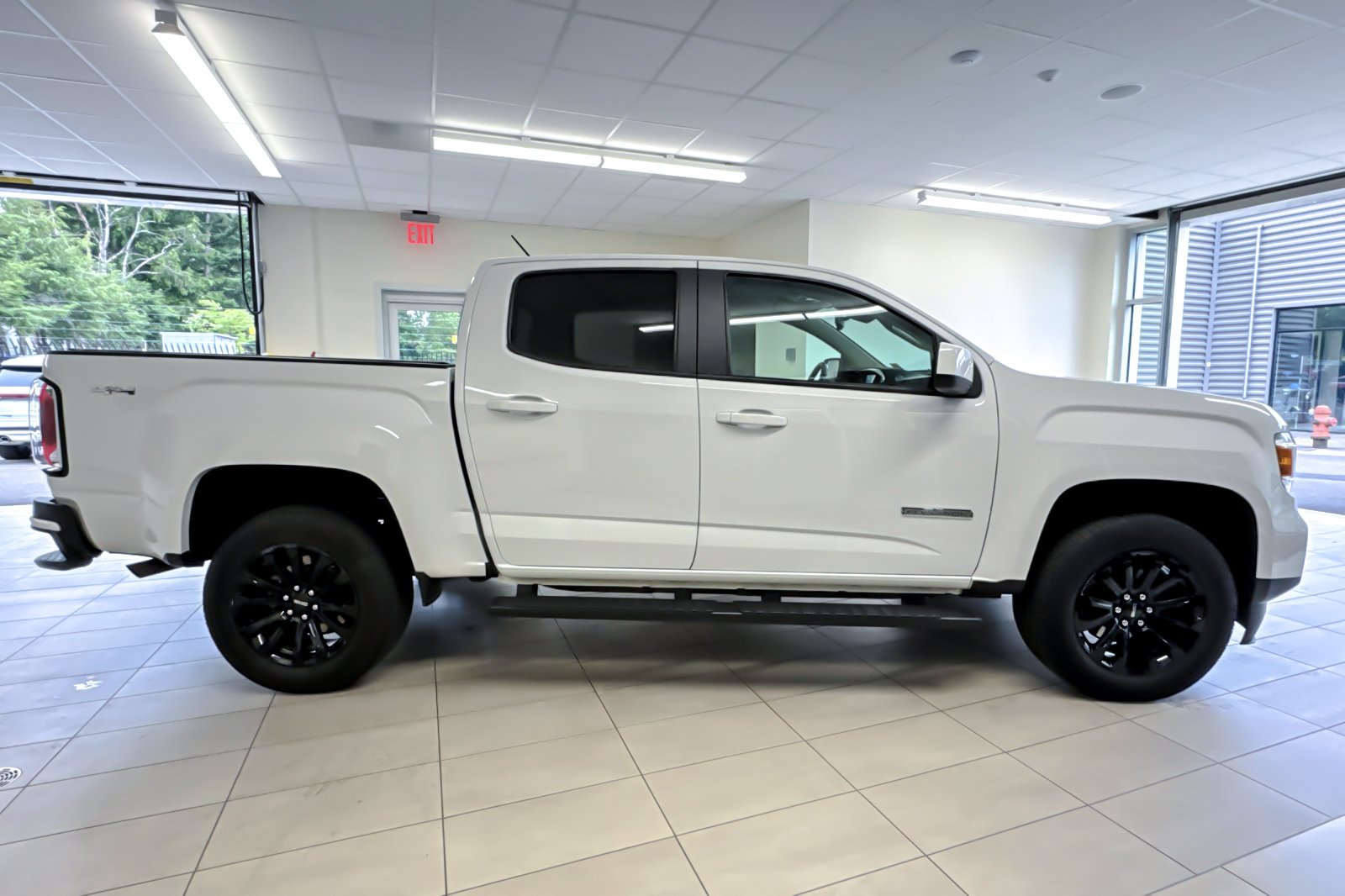 Used 2021 Summit White GMC 4WD Elevation image 3