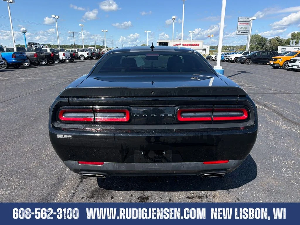 Used 2017 Black Dodge R/T image 4