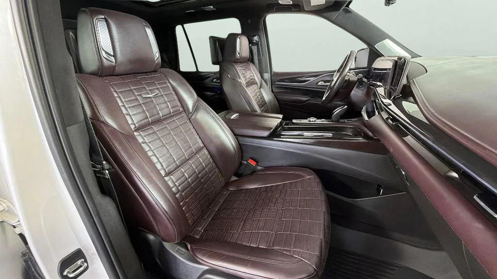 Used 2021 CRYSTAL WHITE TRICOAT Cadillac Sport Platinum image 43