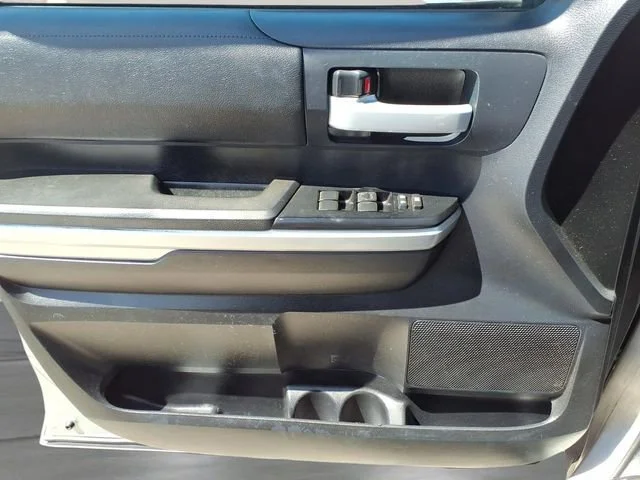 Used 2015  Toyota SR5 image 15